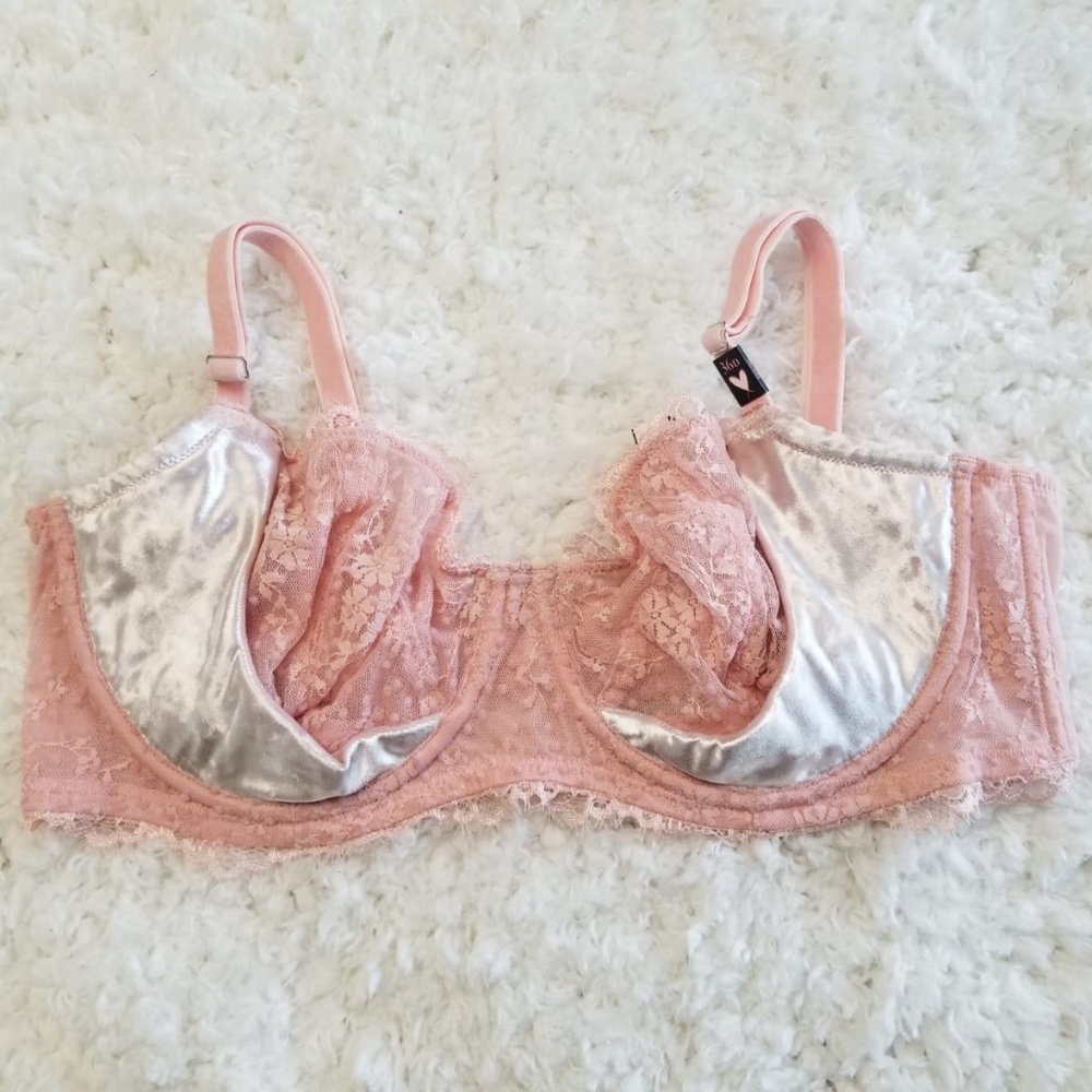 Victoria's Secret Pink Bra with Lace and Velvet - Picture 2 of 3